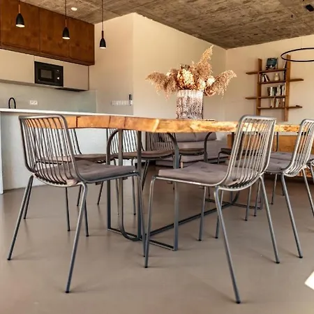 Prázdninová Rezidence - Vilabyt S Vířivkou, Zahradou A Výhledem Na Zámek Apartamento *
